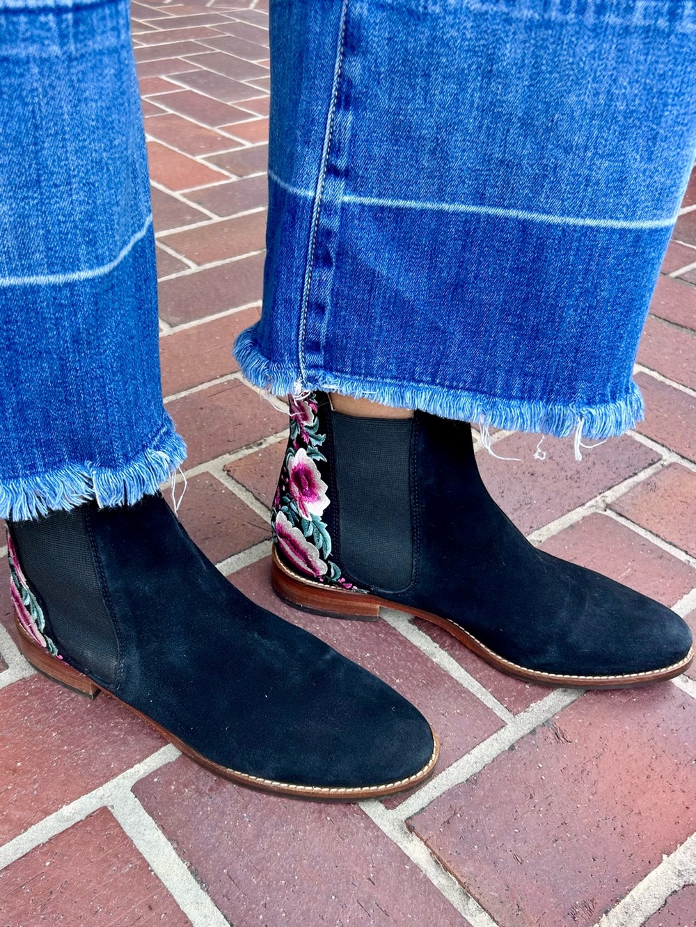 Joules Westborne Floral Embroidered Boots Size 7 Black Suede